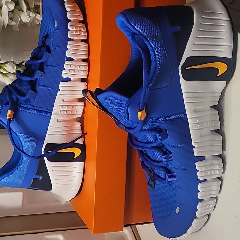 Nike Free Metcon 5 'Sequoia High Voltage' DV3949-300 Gym size 9.5